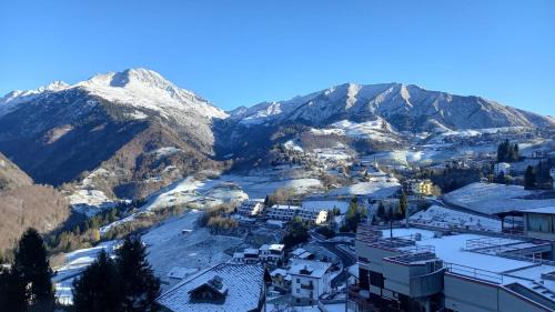 One-Bedroom Apartment with Balcony and Mountain View  
