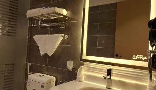 Deluxe Room (2 Adults + 1 Child)