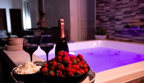 Deluxe Suite with Spa Bath