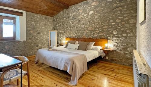 Deluxe Double Room (2 Adults + 1 Child)