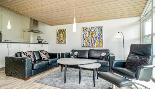 Four-Bedroom Holiday Home