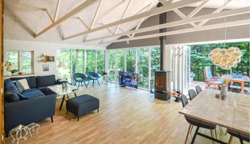 Three-Bedroom Holiday Home 