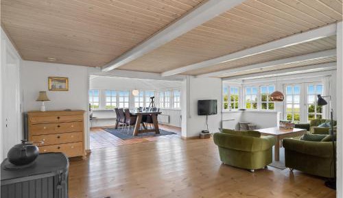 Three-Bedroom Holiday Home 