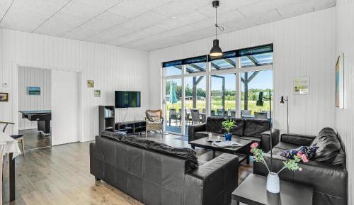 Seven-Bedroom Holiday Home