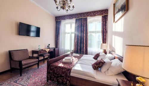 Deluxe Double Room (2 Adults + 1 Child)