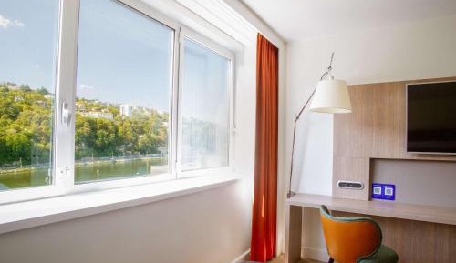 Executive Double Room with Sofa and River View