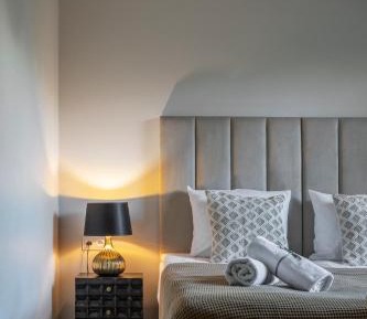 King Studio with Sofa Bed