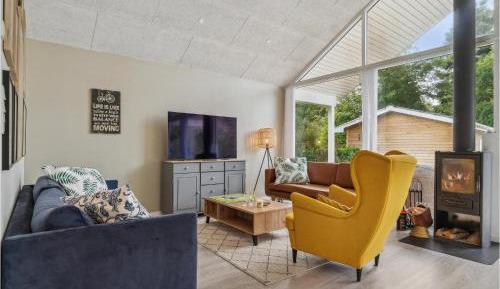 Three-Bedroom Holiday Home 