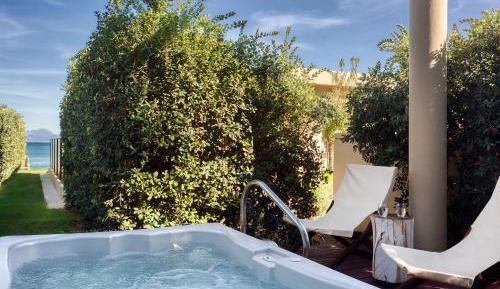 Pavilion Retreat Garden View with Outdoor Hot Tub
