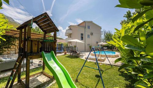 Four-Bedroom Holiday Home