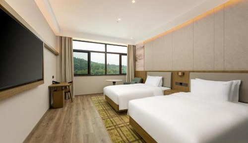 Standard Double Room with Two Double Beds and Garden View
