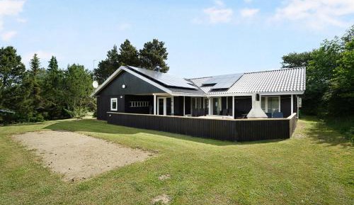 Four-Bedroom Holiday Home