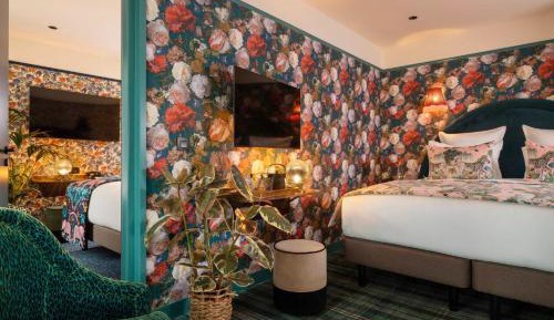 Connecting Room with Spa Access