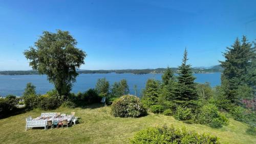 Two-Bedroom Deluxe Apartment with Ocean View