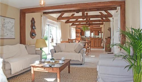 Three-Bedroom Holiday Home 