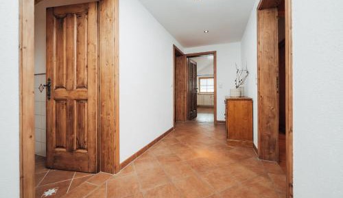 Apartment with Mountain View