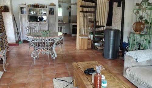 One-Bedroom Apartment with Lake View