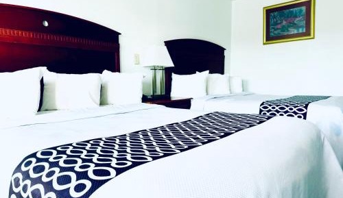 Queen Room with Two Queen Beds - Smoking