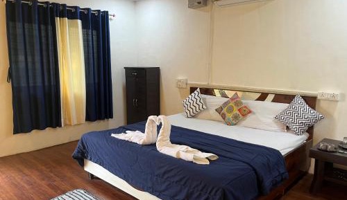 Deluxe Double Room (2 Adults + 1 Child)