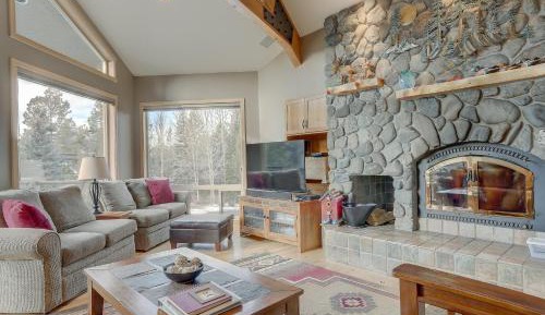Four-Bedroom Holiday Home
