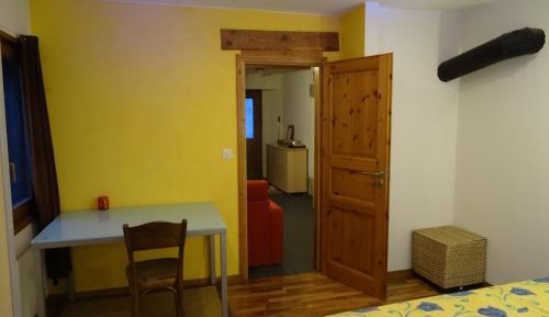 Apartment with Mountain View