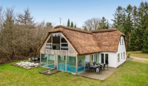 Twenty-Bedroom Holiday home