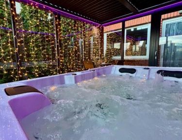 Deluxe Suite with Spa Bath