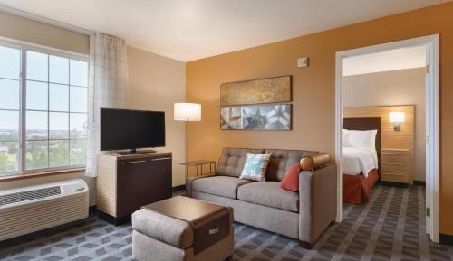 One-Bedroom Queen Suite