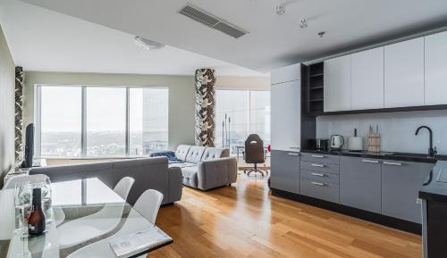 Deluxe One-Bedroom Apartment with Harbor View