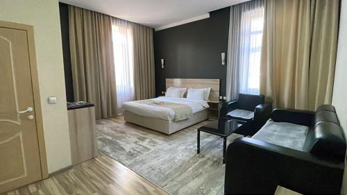 King Studio with Sofa Bed