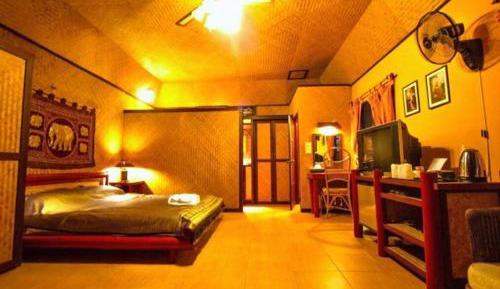 Bungalow with Garden View