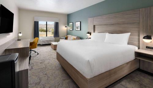 King Suite with Sofa Bed - Non-Smoking