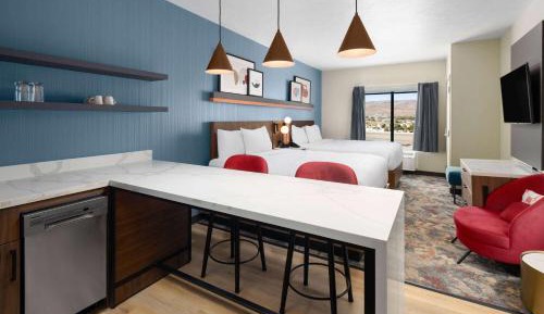 Queen Room with Two Queen Beds and Kitchen - Non-Smoking