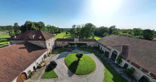 Deluxe Two-Bedroom Apartment with Garden View