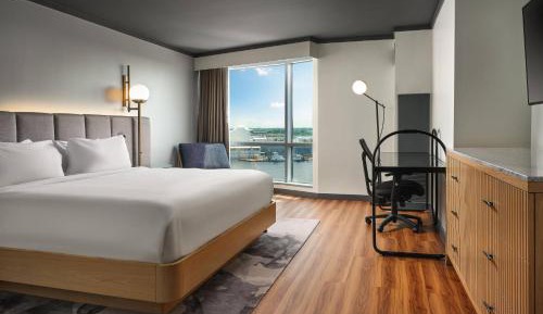 King Room with Water View and Adapted Tub - Mobility and Hearing Accessible