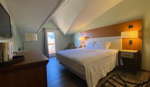 Deluxe King Room with Balcony