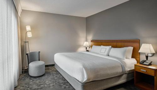 King Room with Tub - Mobility and Hearing Accessible