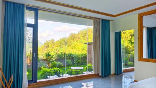 [Trail] Outdoor Peachland - Courtyard Suite