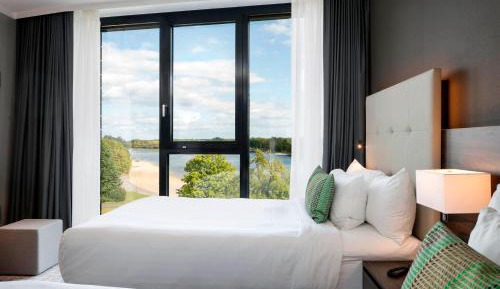 Standard Twin Room with Lake View