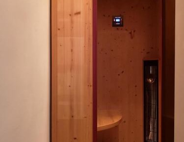 One-Bedroom Apartment with Sauna