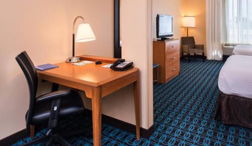 One-Bedroom Studio Queen Suite with Sofa Bed and Transfer Shower - Mobility/Hearing Accessible