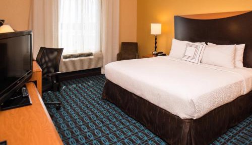 King Room with Roll-in Shower - Mobility and Hearing Accessible