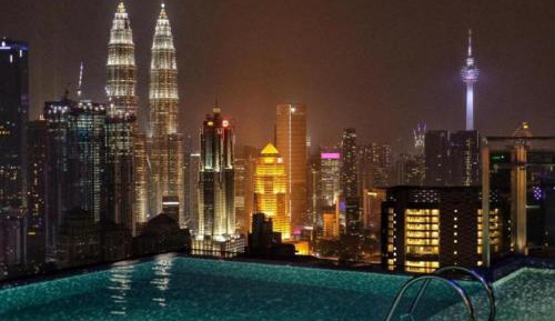 Deluxe King Studio with Twin Tower View