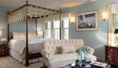 Queen Room with Whirlpool - Collins