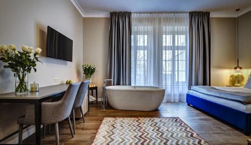 Apartment with Bath