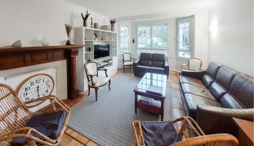 Six-Bedroom Holiday Home