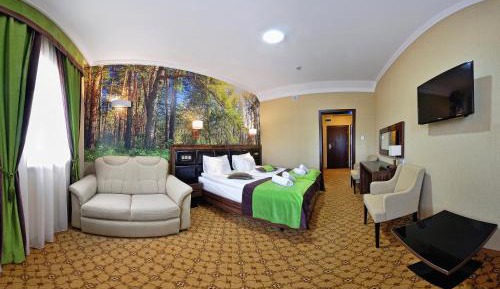 Deluxe Room (2 Adults + 1 Child)
