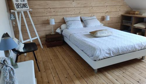 Standard Double Room with Shared Bathroom