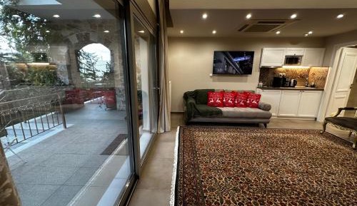 Deluxe King Suite