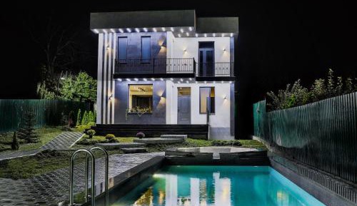 Villa with Garden View